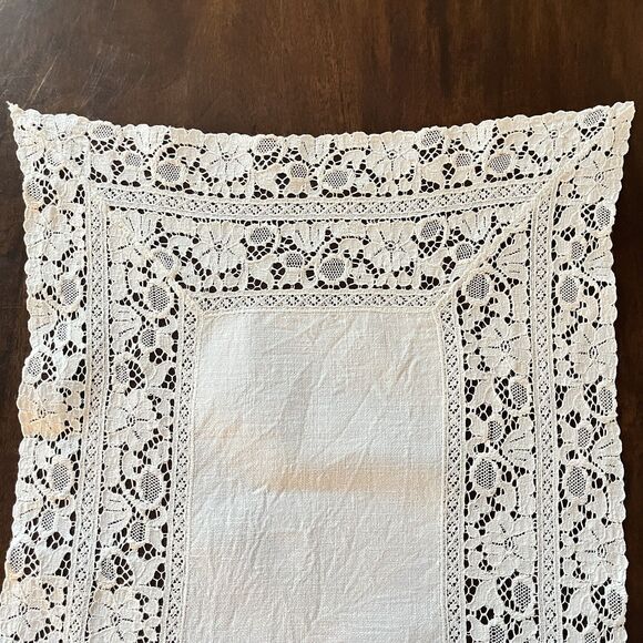 VTG cotton Linen Table Runner Dresser Scarf Intricate Lace Cottage Core 13 x 32 - Picture 10 of 12